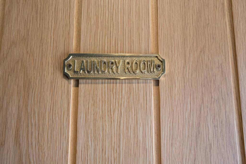 The Lettered Board Apartments Пикъринг Екстериор снимка