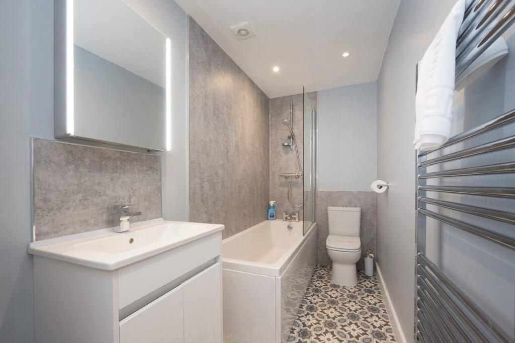 The Lettered Board Apartments Пикъринг Екстериор снимка
