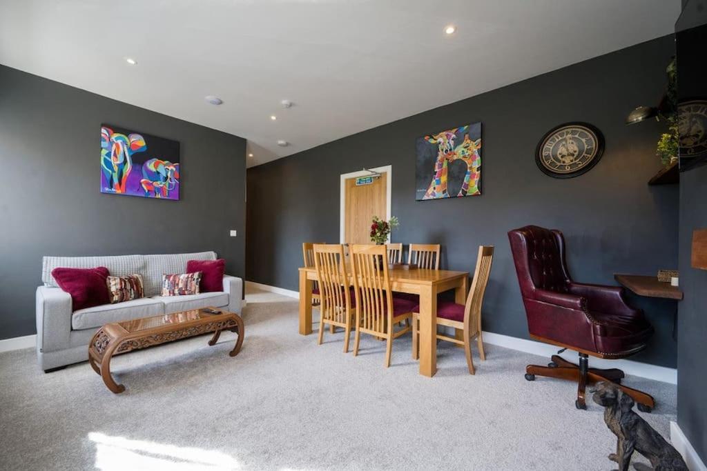 The Lettered Board Apartments Пикъринг Екстериор снимка