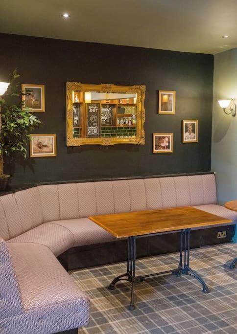 The Lettered Board Apartments Пикъринг Екстериор снимка